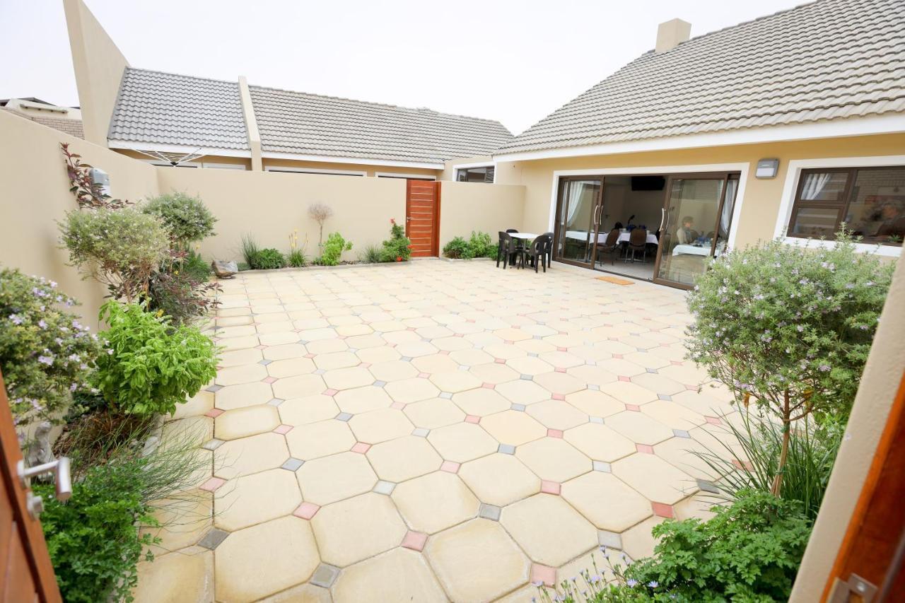Desert Jackal Guesthouse Swakopmund Exterior photo